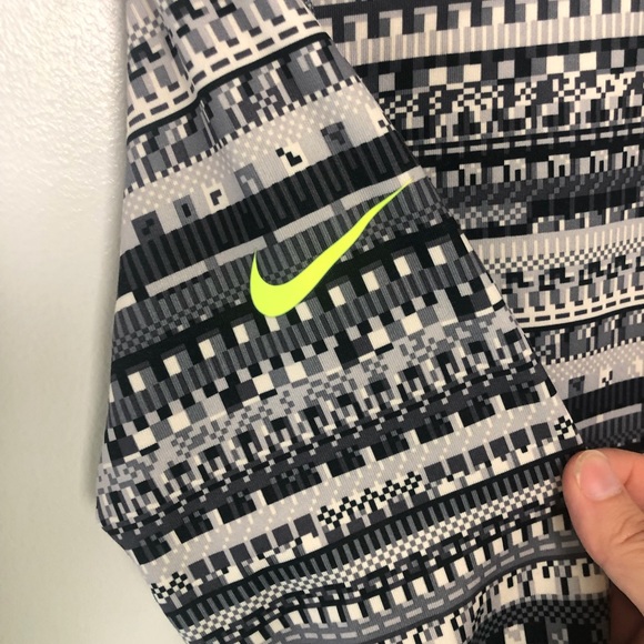 Nike Pro Half Zip Pullover with Geometric Print - Picture 6 of 12